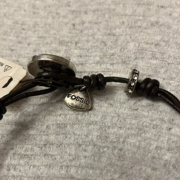 FOSSIL BRACELETT WITH HEART LOCK. BLACK CORD AND SILVER TRINKET. NWT - Picture 2 of 8